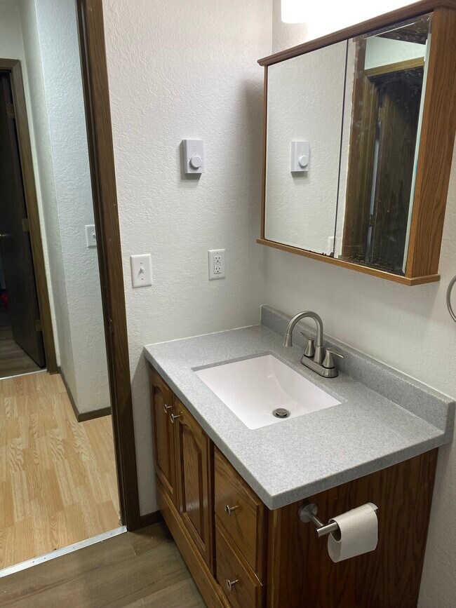 Mueble de baño - 2985 Hales Mill Rd