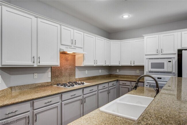 Building Photo - 5643 Almocita Ct