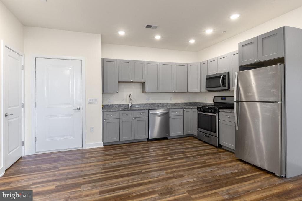 Foto principal - 2411 Kensington Ave