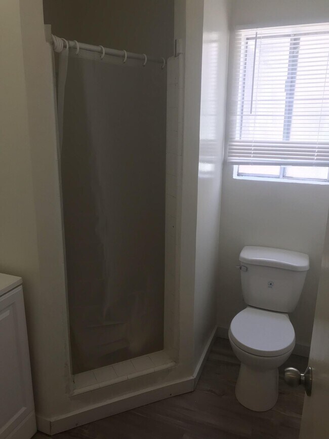 Foto del edificio - 1427 Rock Glen Ave