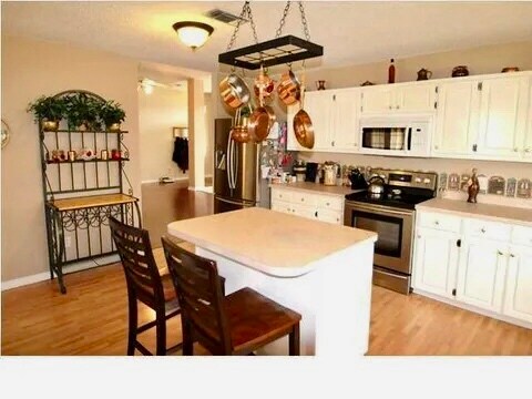 Foto del edificio - 403 Riverchase Blvd