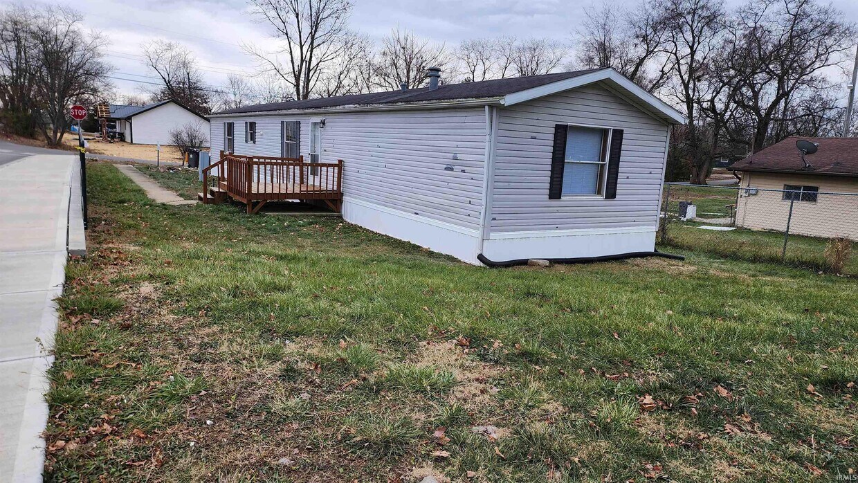 Primary Photo - 911 N Oolitic Dr