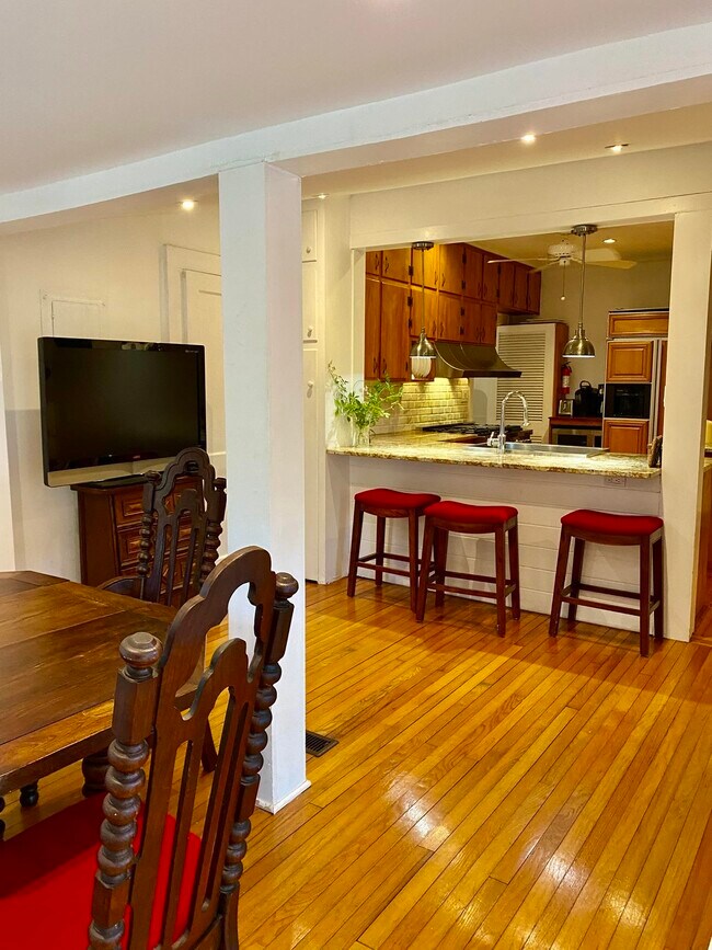 Foto del edificio - 1320 Terrace St