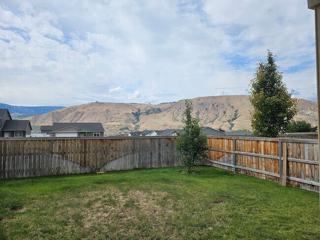 Foto del edificio - 3 Bedroom, 2.5 Bath House w/ fully fenced ...