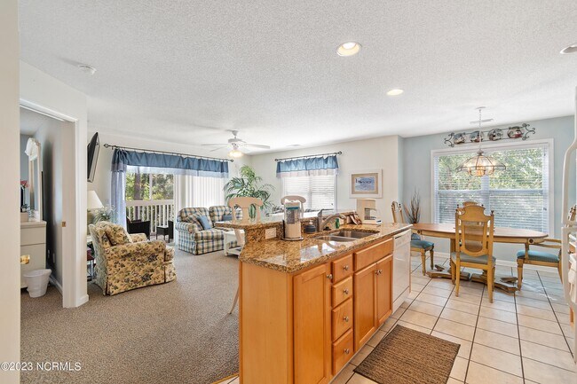 Building Photo - 3350 Club Villas Dr