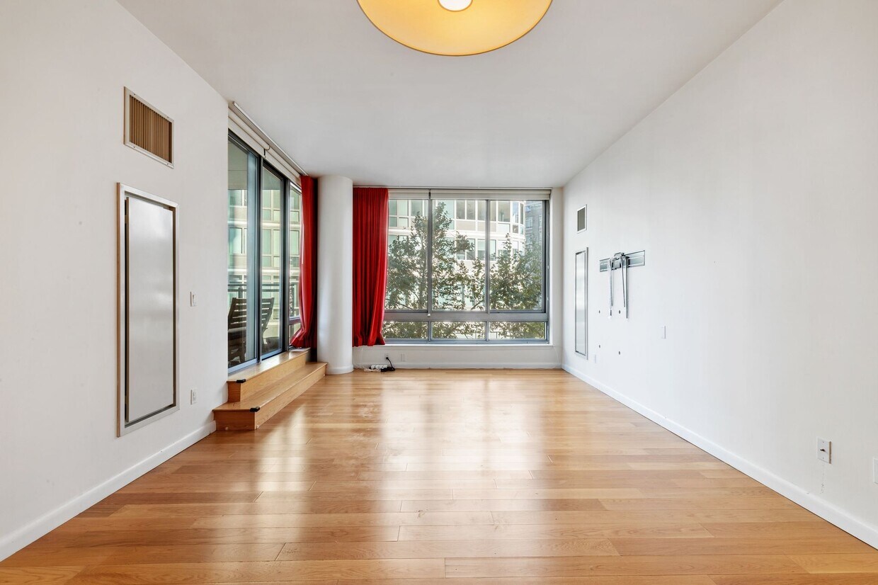 Primary Photo - Luxury 2BR/2BA w/Balcony!