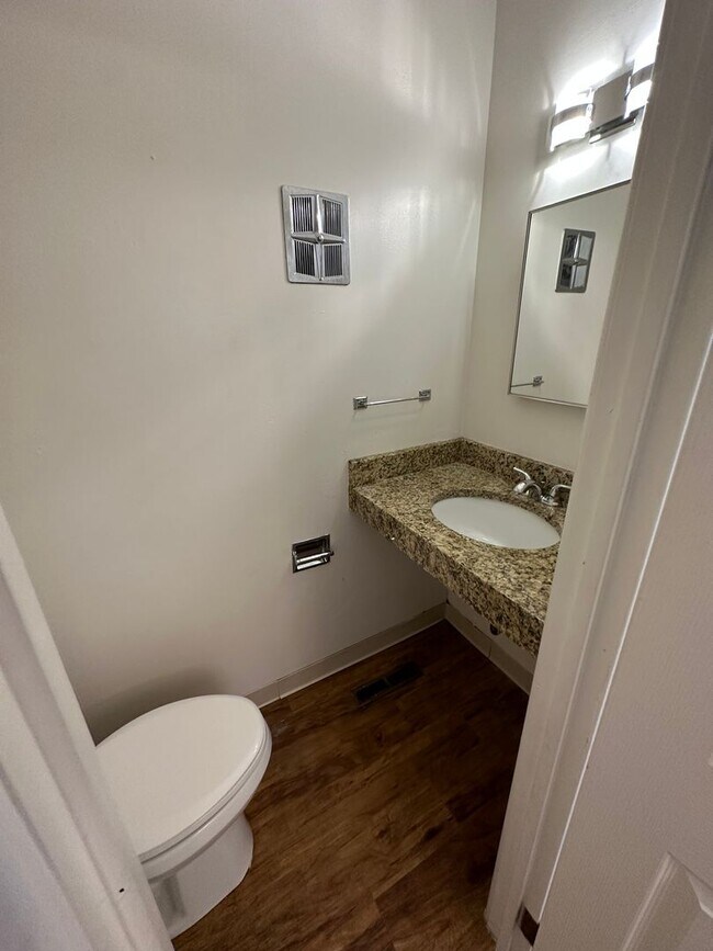 Interior Photo - Laguna Gardens