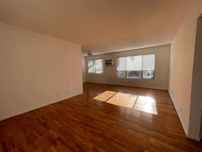 Foto del edificio - 934 N Gardner St