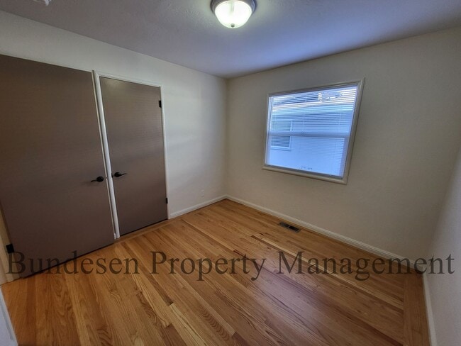 Building Photo - Adorable 3 Bedroom Home in Central Petaluma ~ Available Now!98 Wilmington Drive