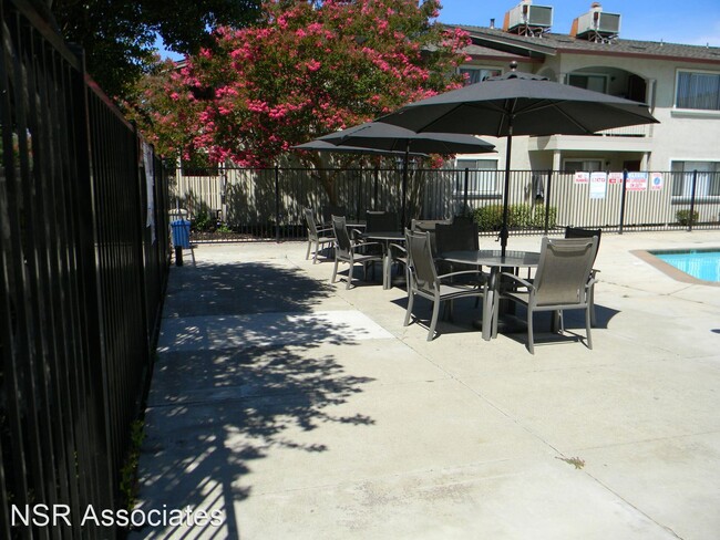 Foto del edificio - 1405 Stonewood Ave