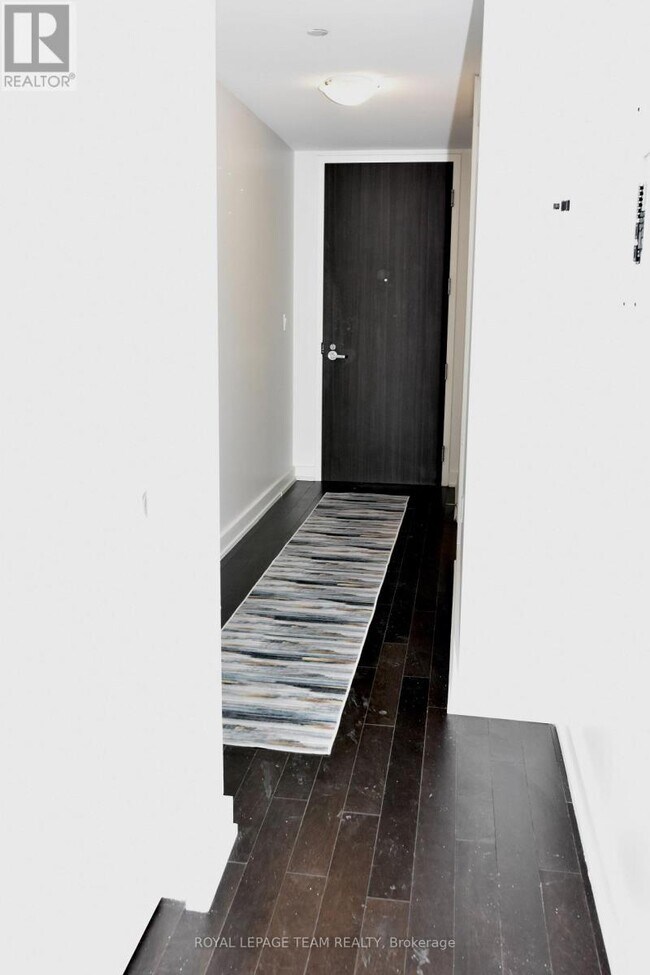 Building Photo - 111 Champagne Ave S