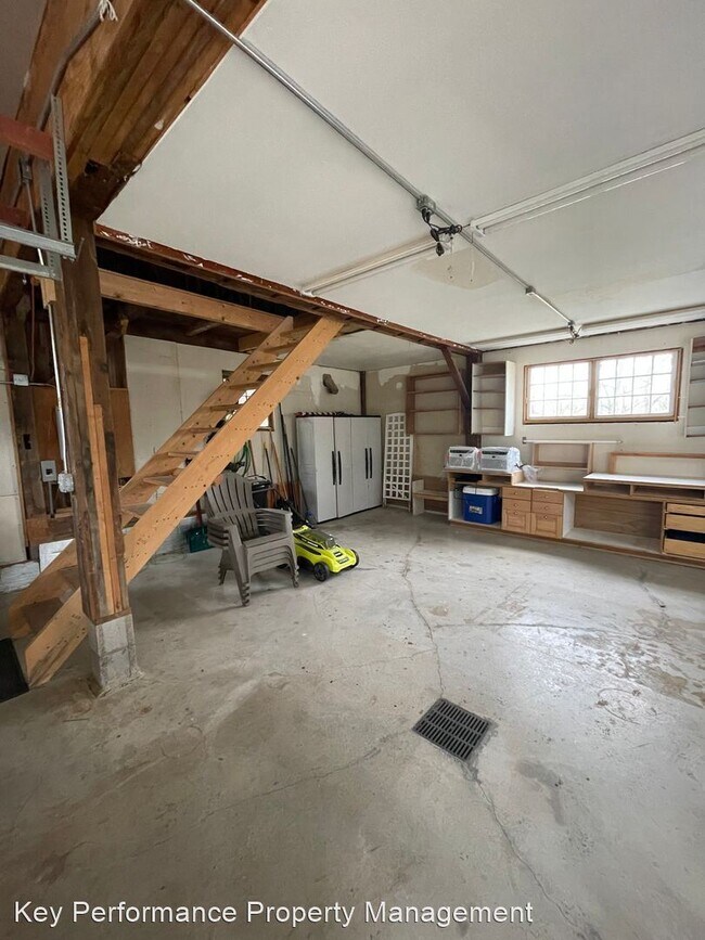 Building Photo - 4 br, 1.5 bath House - 1813 Rochester Street