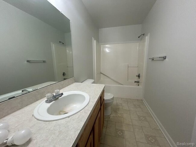 Building Photo - 736 Amberly Dr