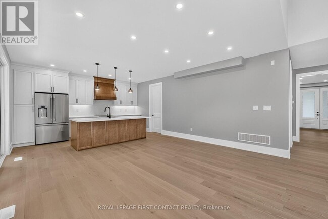 Building Photo - 929 7th Line