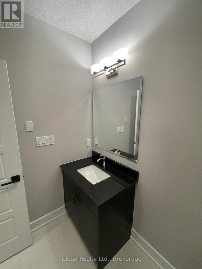 Building Photo - 27 Hollybrook Trail