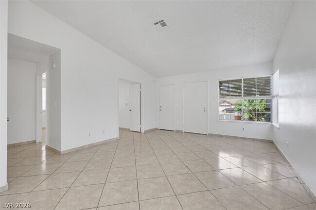 Foto del edificio - 1300 Wintergreen Dr