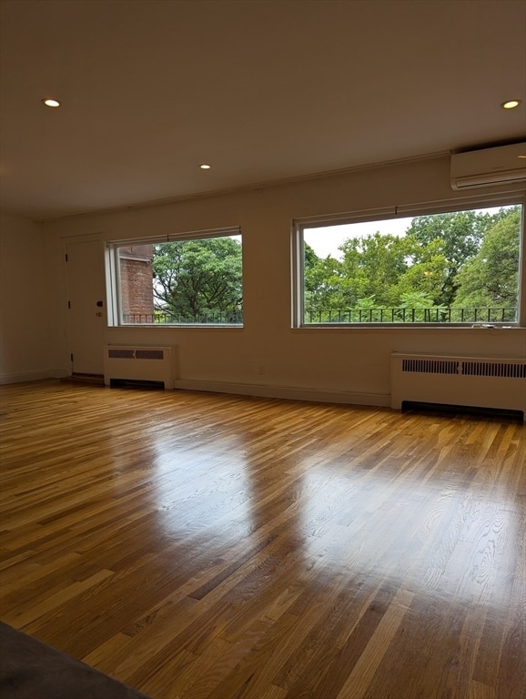 Foto principal - 127 Bay State Rd