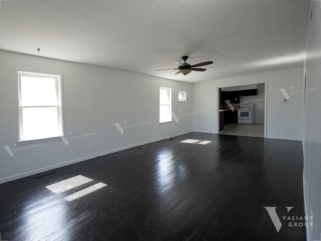 Building Photo - Spacious 3 Bedroom, 2 Bathroom Rental Home...