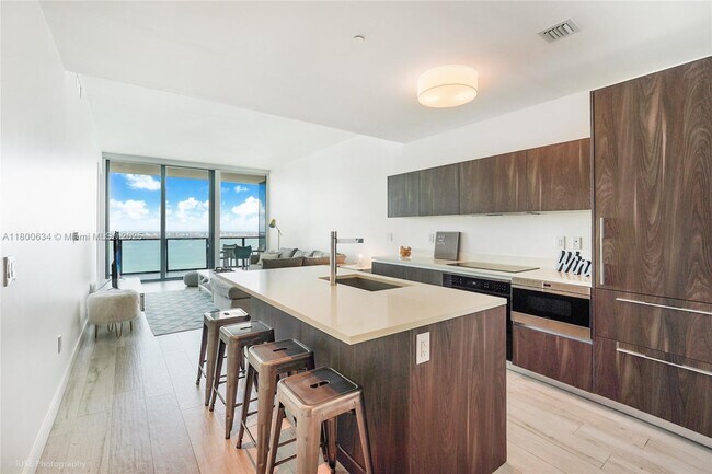 Foto del edificio - 480 NE 31st St