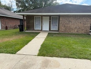 Building Photo - 14922 Central Woods Ave