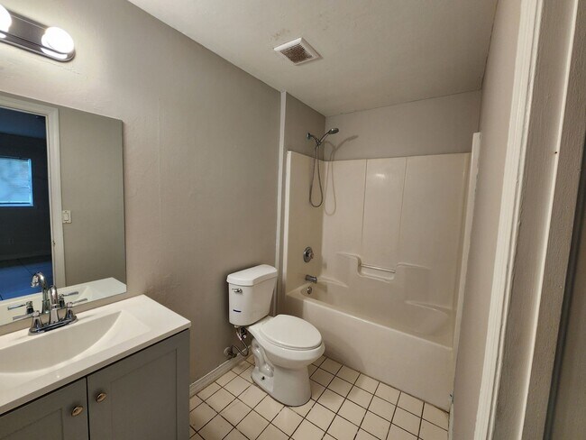 Photo - 5013-5015 Locke Ln Apartment