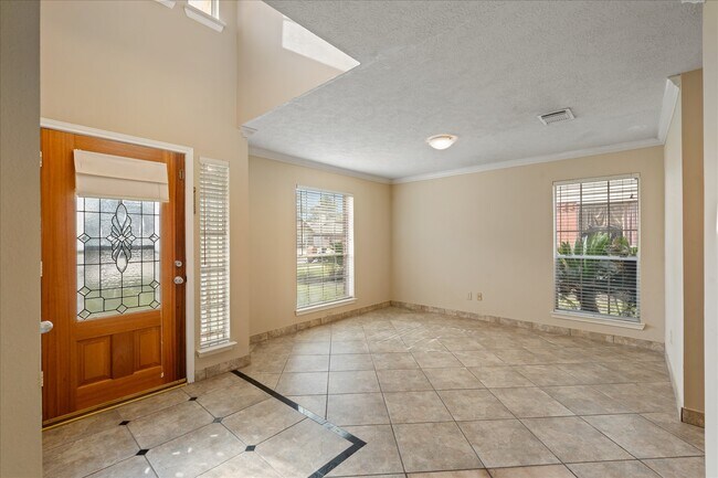 Foto del edificio - 3708 Nutwood Ln