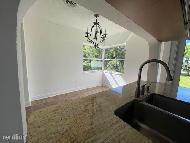 Foto del edificio - 3 br, 2 bath House - 1453 Plunkett St