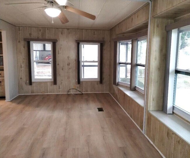 Building Photo - 9283 Denmarsh Dr