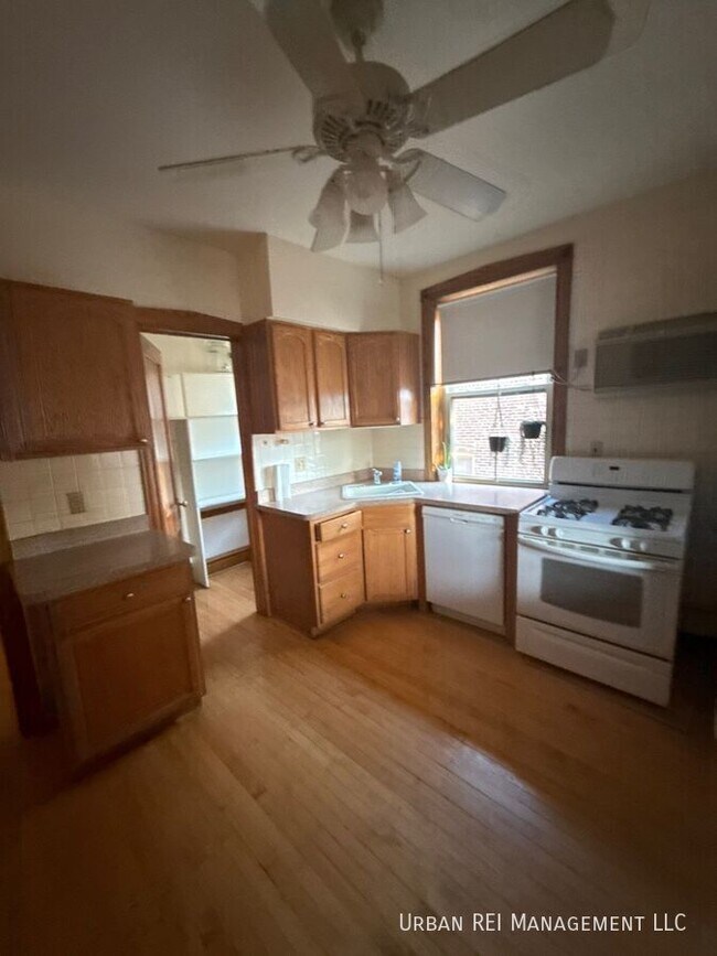 Foto del edificio - 3342 S Lowe Ave