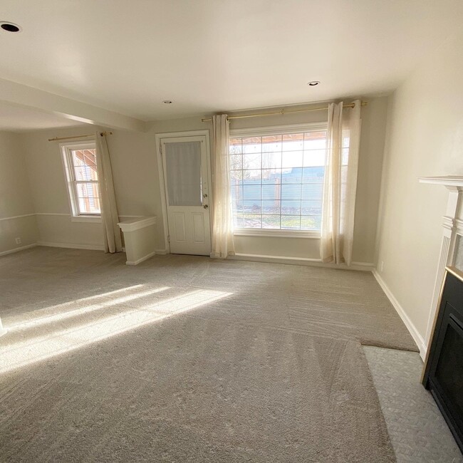 Building Photo - 310 E. 11th Ave.