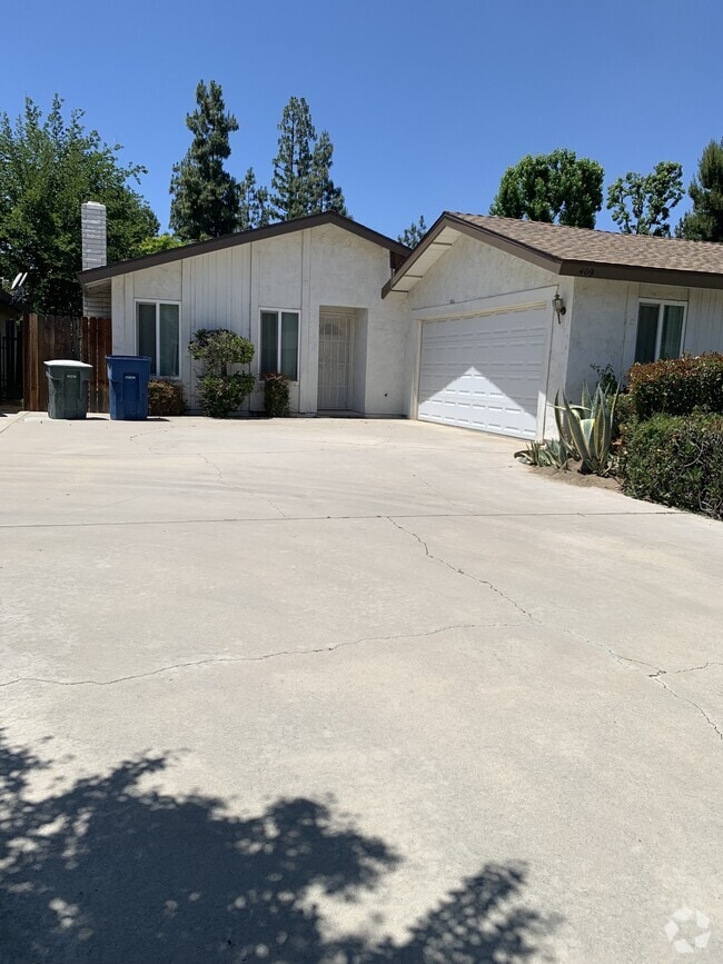 Building Photo - 409 Quailridge Rd