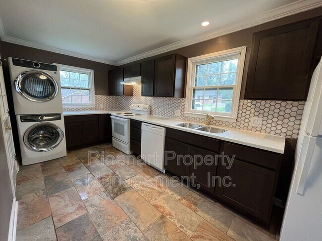 Building Photo - 448 Willowspring Ln