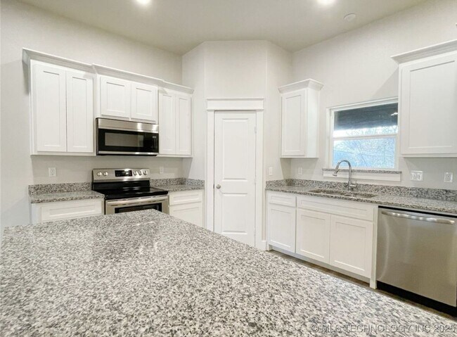 Building Photo - Amazing 4bd/ 2ba house in Silo School Dist...