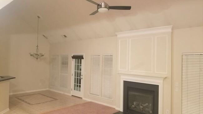 Building Photo - 207 Whitegrove Dr