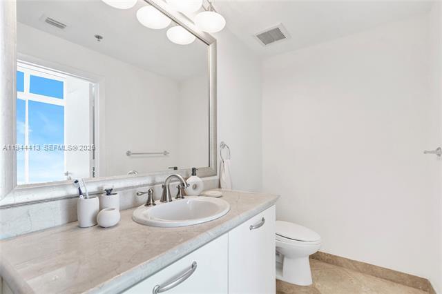 Foto del edificio - 6515 Collins Ave