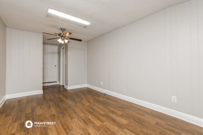 Building Photo - 906 Alaska Dr