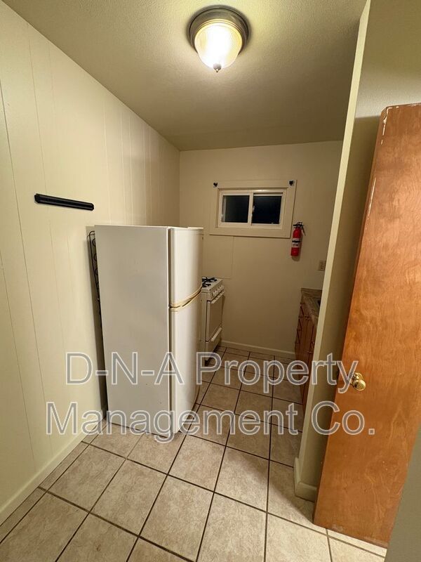 Building Photo - 106 3rd St