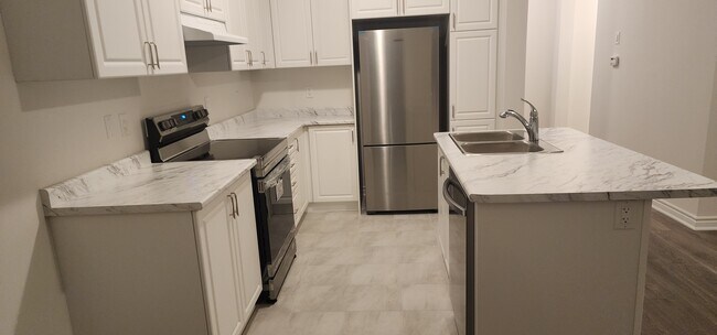 Building Photo - 51 Sapphire Way
