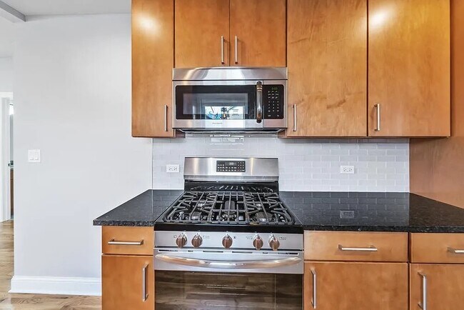 Foto del edificio - 916 W 18th Pl