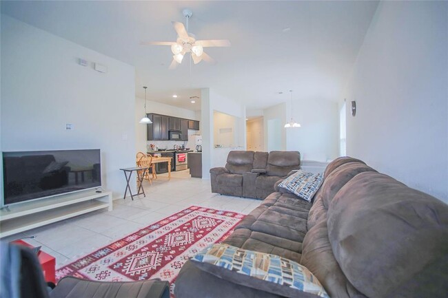 Building Photo - 6410 Guilford Glen Ln