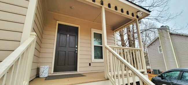 Foto del edificio - 2305 Whispering Pines Dr