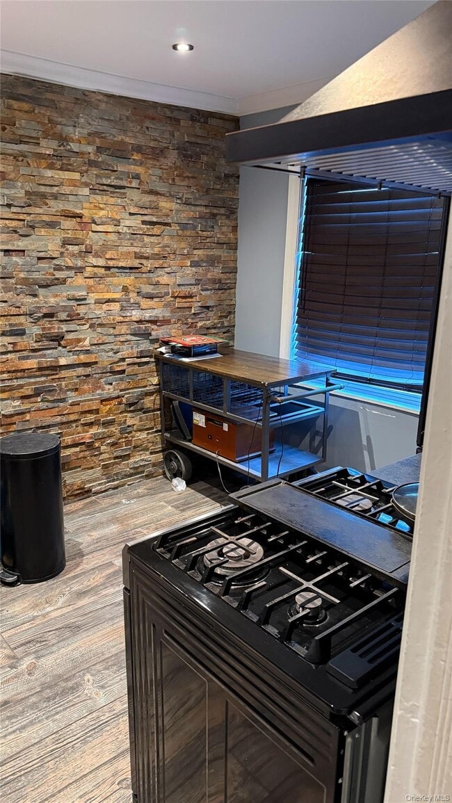 Building Photo - 134-31 Hawtree St