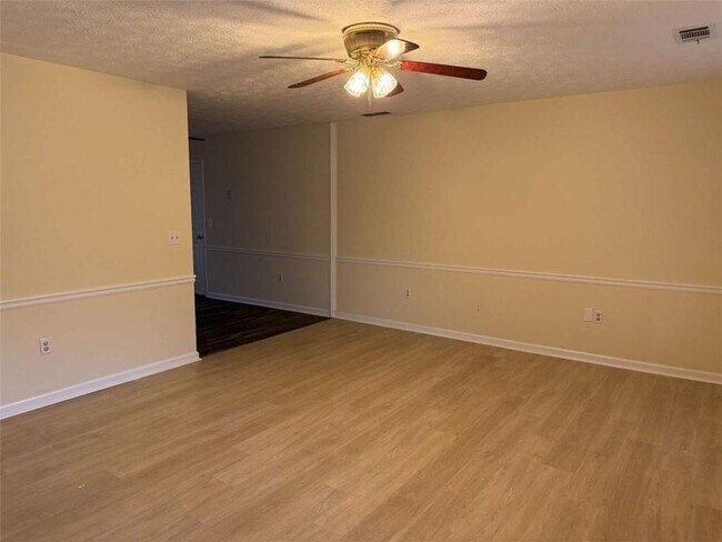 Foto del edificio - 80 Rolling Ridge Dr