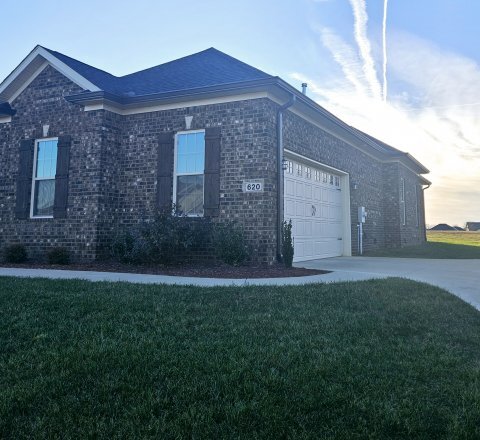 Building Photo - 620 Montrose Dr