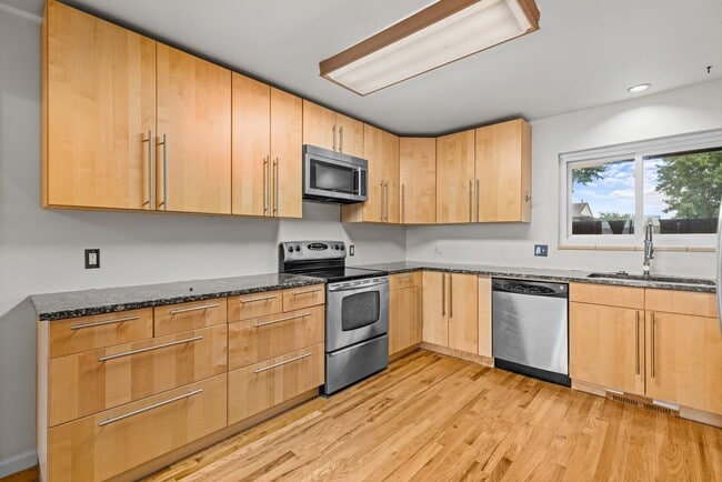 Photo - 1558 Greenbriar Blvd. Townhome
