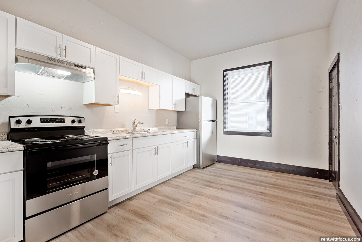 Foto principal - 803 N Broadway