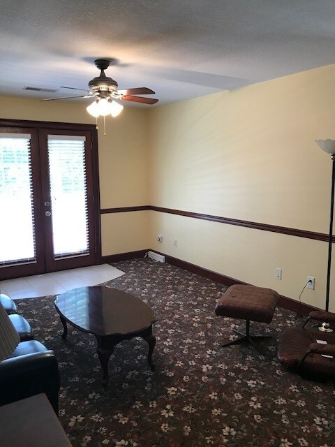 Foto del edificio - 1 Bedroom/ 1 Bathroom Furnished Garage apartment off Hwy. 441! Available early June!
