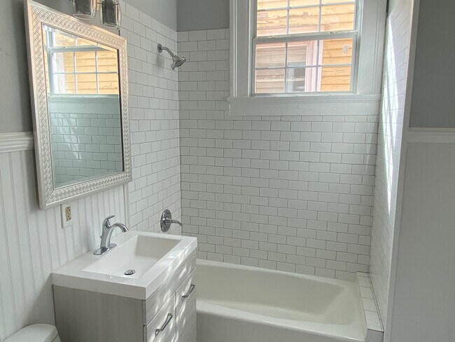 Baño - 2925 Banks St