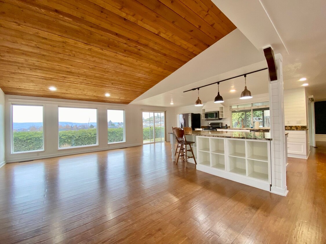 Primary Photo - West Valley Home with Stunning Views