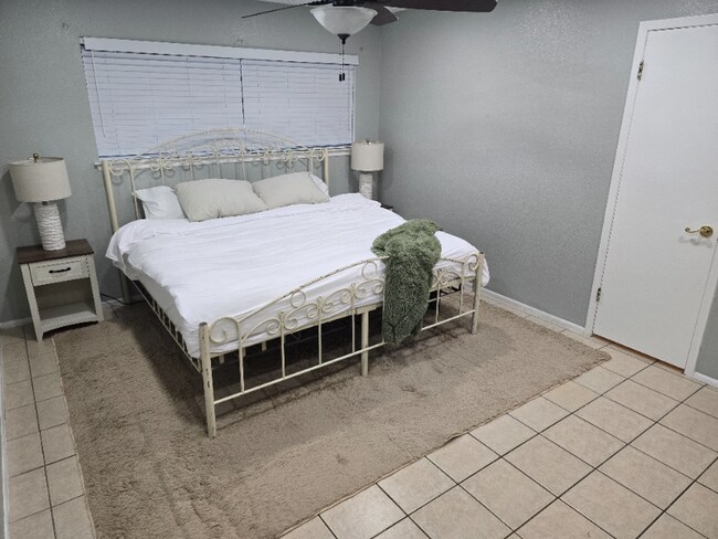 Foto del edificio - 4215 Summer Breeze Ln